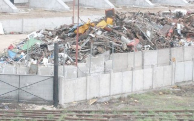 Individul care a pus la cale furtul de fier beton din Portul Constanţa, în arest la domiciliu